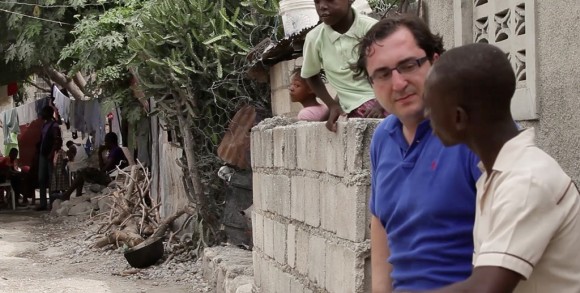 Juan Muga durante su visita a Haití
