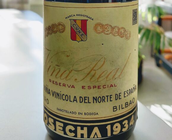 Fotografía de la etiqueta de la botella de Viña Real Reserva Especial 1934